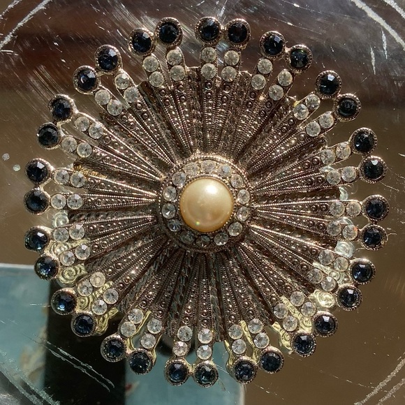 Silver Starburst Brooch with Pearl Center and Rhinestones - Picture 8 of 9